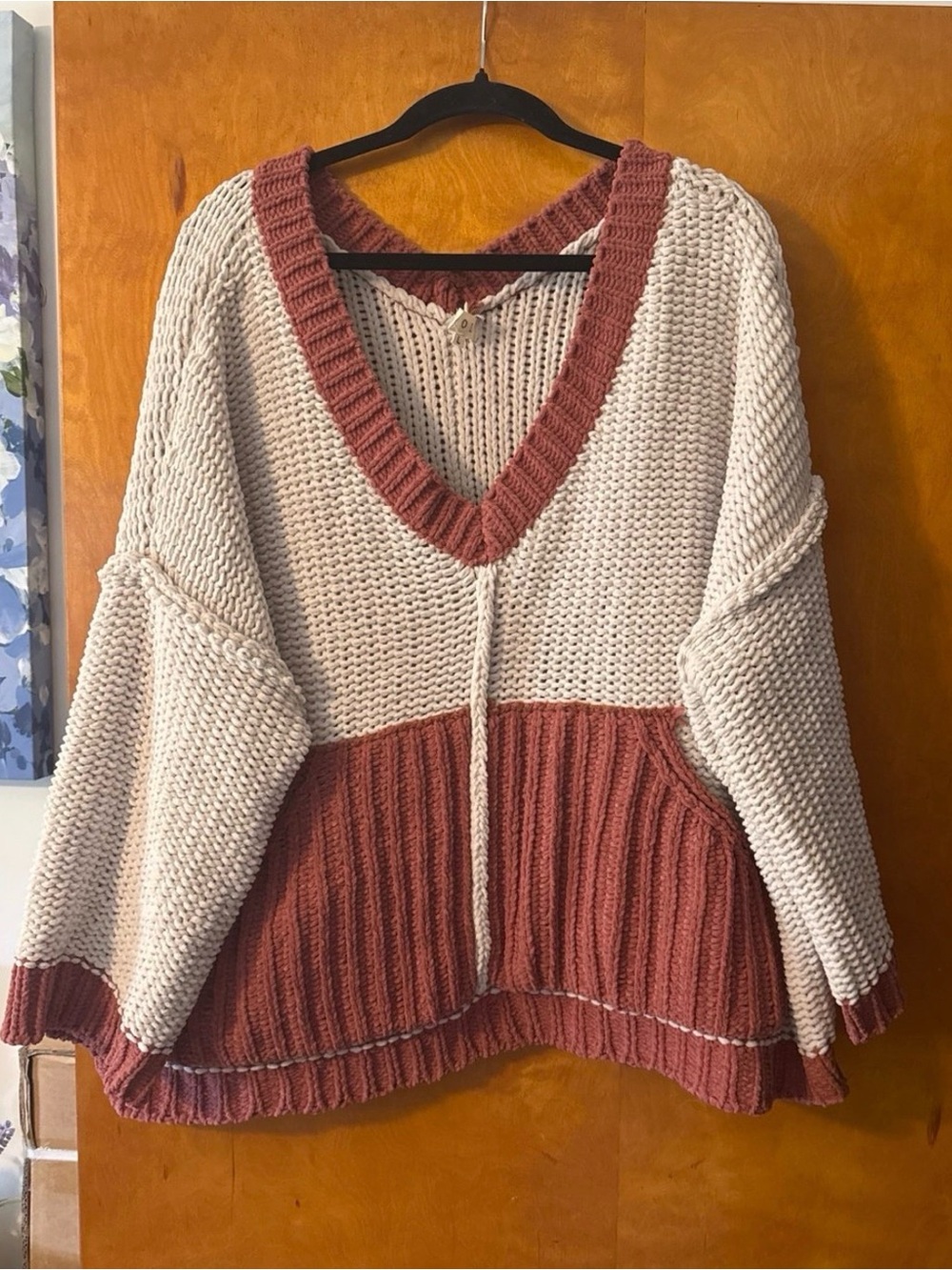 POL Two-Tone V-Neck Knit Sweater - Cream & Dusty Rose